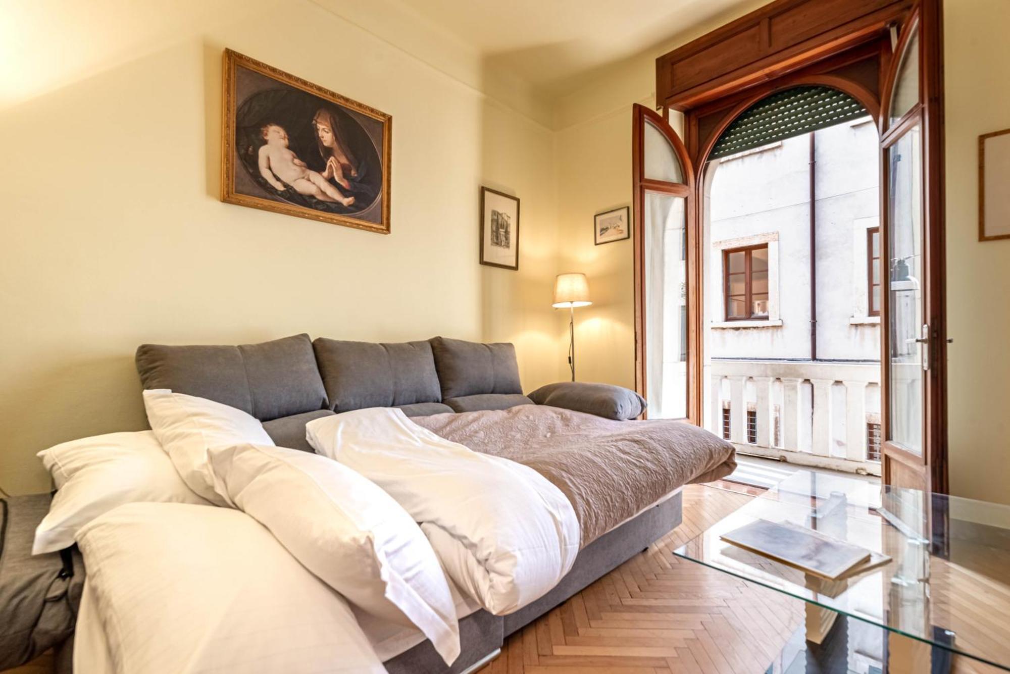 Piazza Isolo Central Apartment Verona Eksteriør bilde