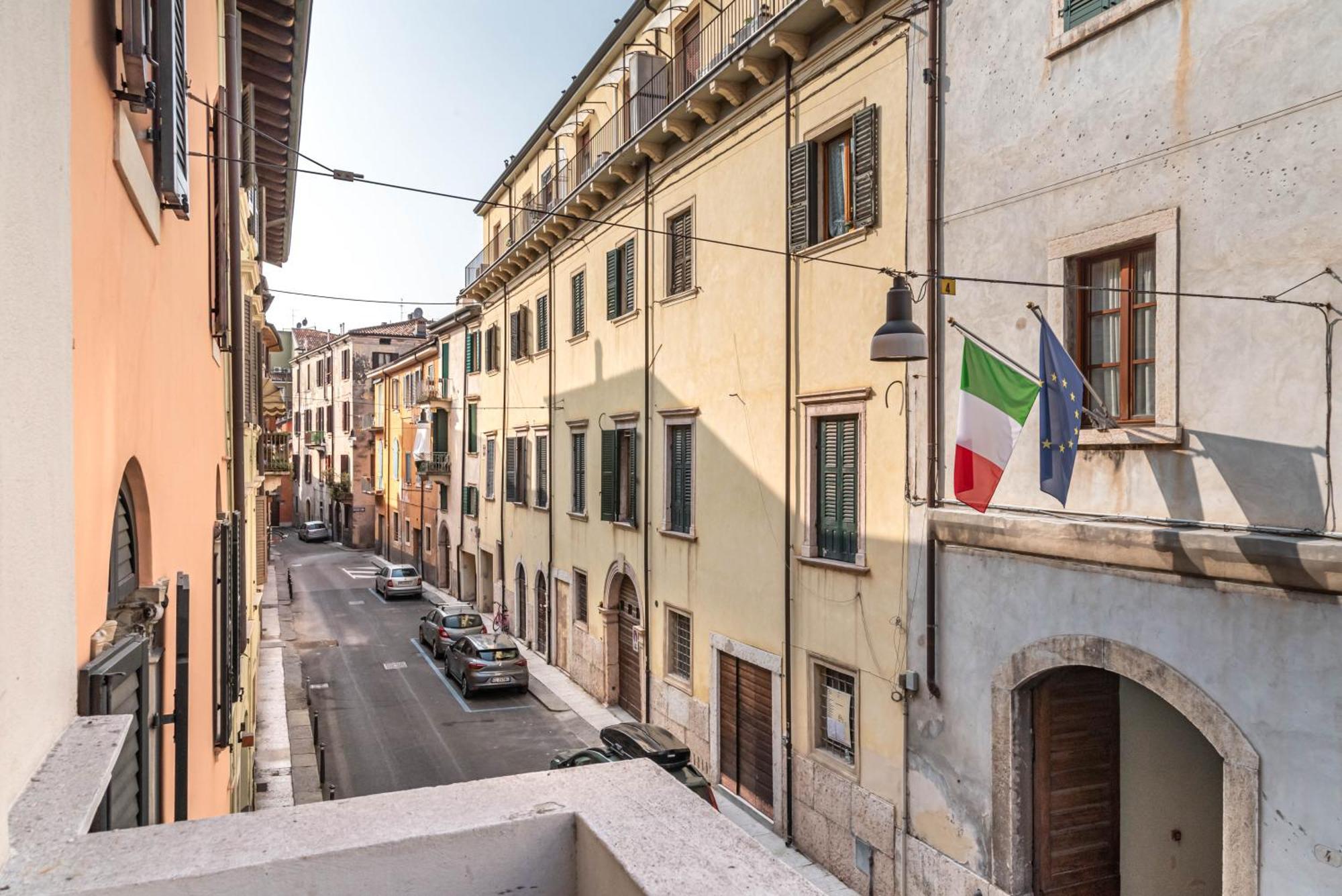 Piazza Isolo Central Apartment Verona Eksteriør bilde