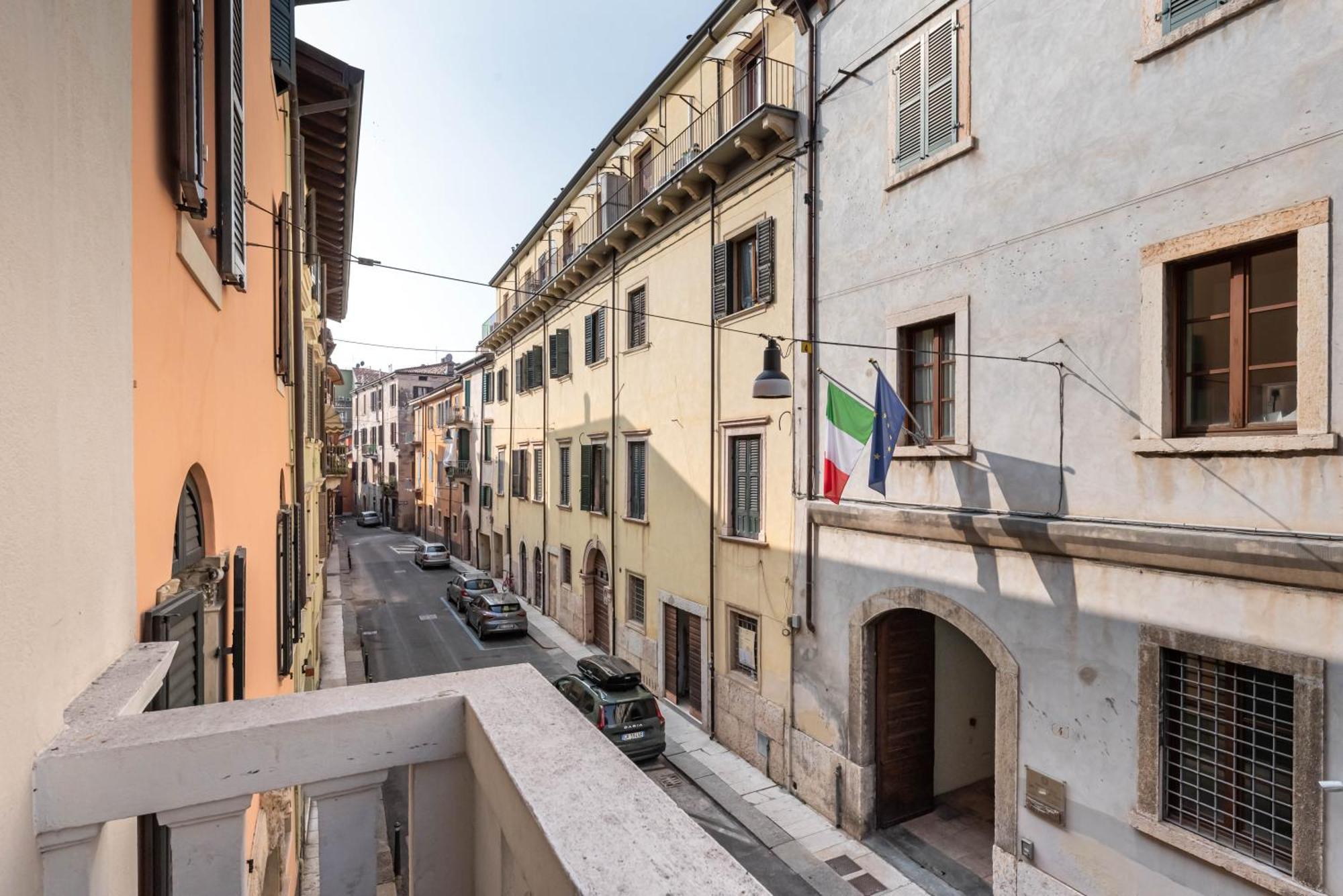 Piazza Isolo Central Apartment Verona Eksteriør bilde