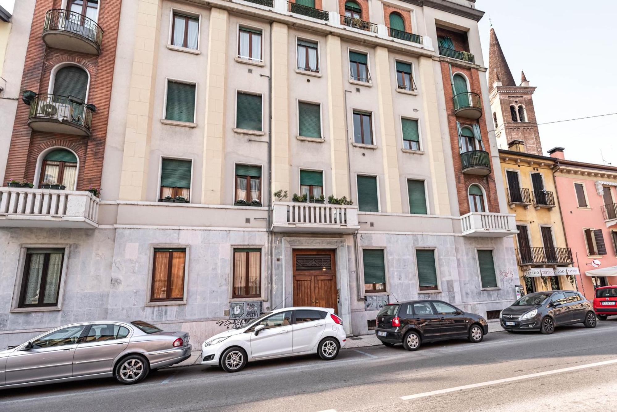 Piazza Isolo Central Apartment Verona Eksteriør bilde
