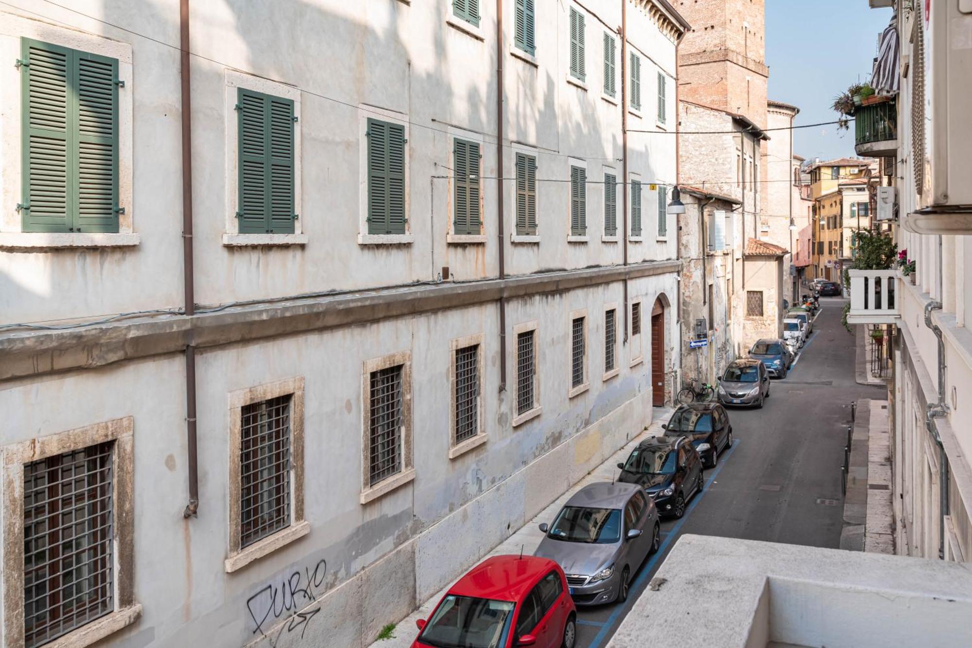 Piazza Isolo Central Apartment Verona Eksteriør bilde